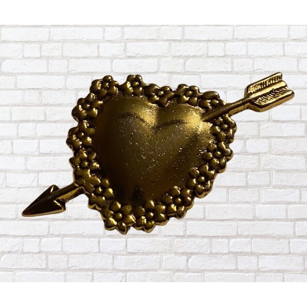 Vintage Gold tone Metal Flower Encircled Arrow Pierced Heart Brooch Tac Pin